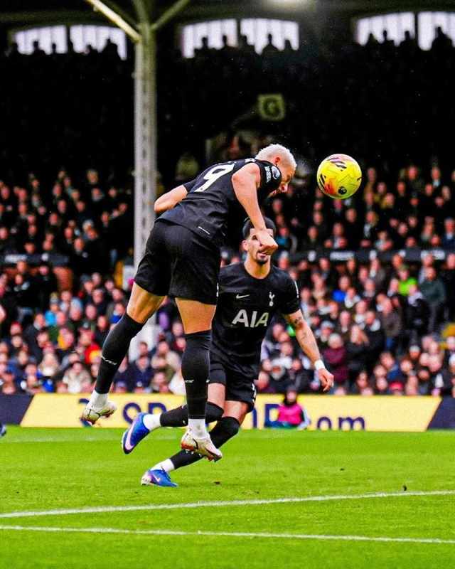  头槌破门，里沙利松是首位在英超打入20粒头球的巴西球员 新闻