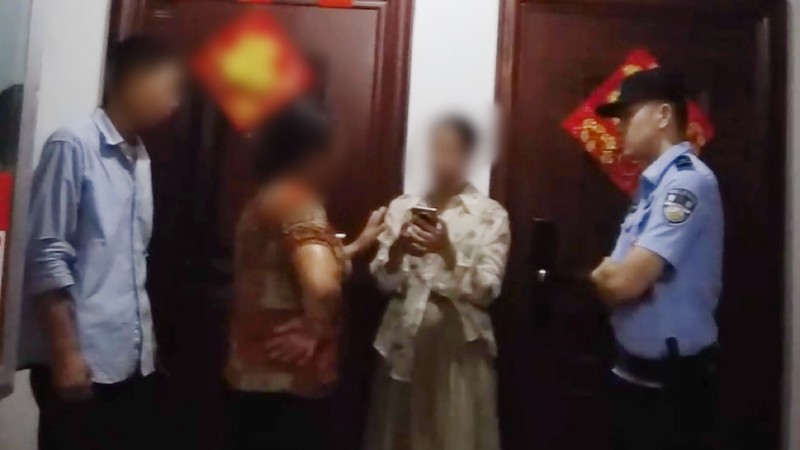  女子捡到手机藏了4个月，失主通过Wi-Fi定位找上门，发现手机已被重置_0227222957 新闻