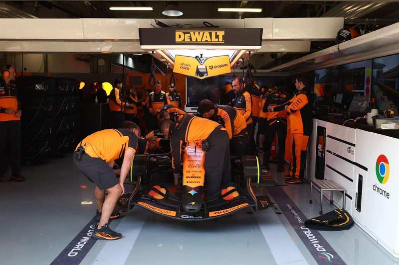  速度激情席卷申城；23万人次涌向上赛场，F1赛事点燃文商旅体消费新热潮。 体育新闻