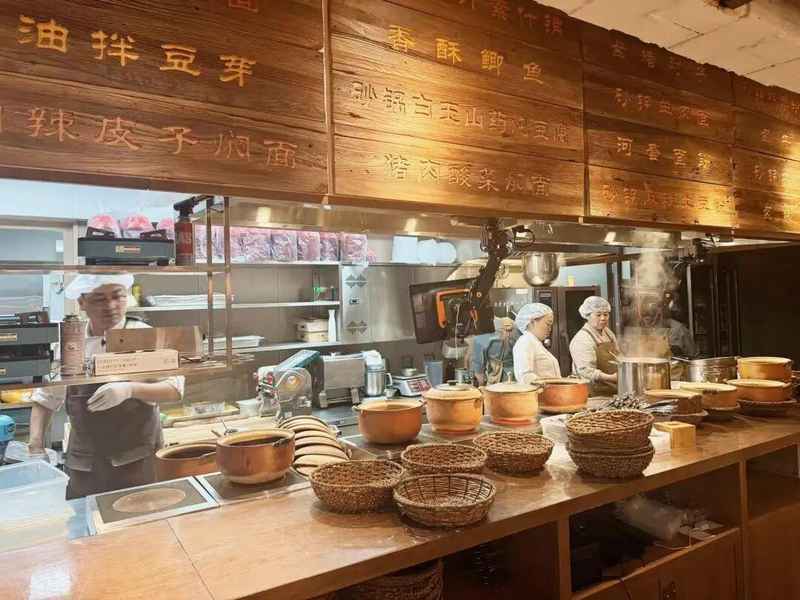  贾国龙新项目亮相，北京798砂锅焖面开业；亲民家乡味承接西贝调整，品牌独立探索未来路径。 新闻 贾国龙新项目亮相，北京798砂锅焖面开业；亲民家乡味承接西贝调整，品牌独立探索未来路径。 新闻 贾国龙新项目亮相，北京798砂锅焖面开业；亲民家乡味承接西贝调整，品牌独立探索未来路径。 新闻