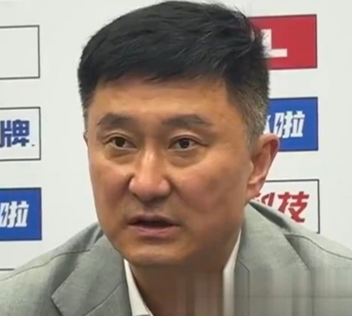  被骂走的"大番薯"逆袭成核心，而广东还在死操老将 体育新闻